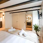 Luxury City Center Studio